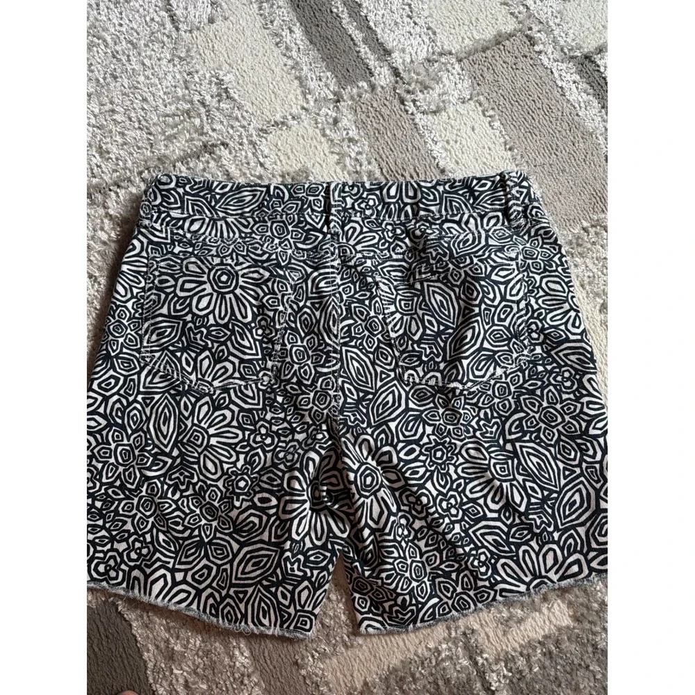 Loft Navy White Geometric Floral Denim Shorts Raw Hem Size 10 5 Inch Inseam